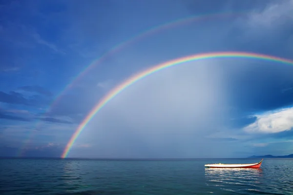 Arco-íris com praia — Fotografia de Stock
