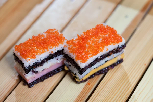 Traditionele Japanse gerechten-sushi — Stockfoto