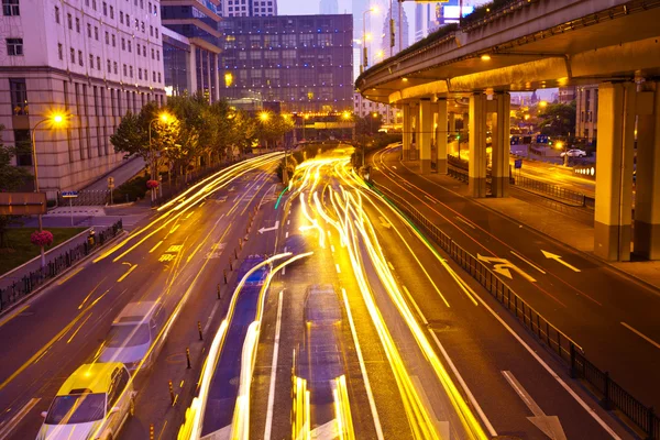 Autobahn mit vielen Autos — Stockfoto