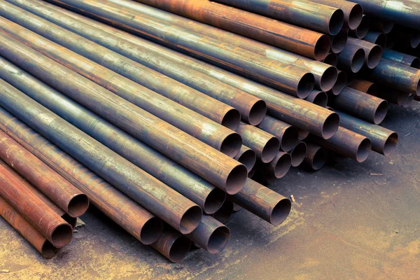 Tubos de hierro industriales y tubos de acero que fabrican tela —  Fotos de Stock