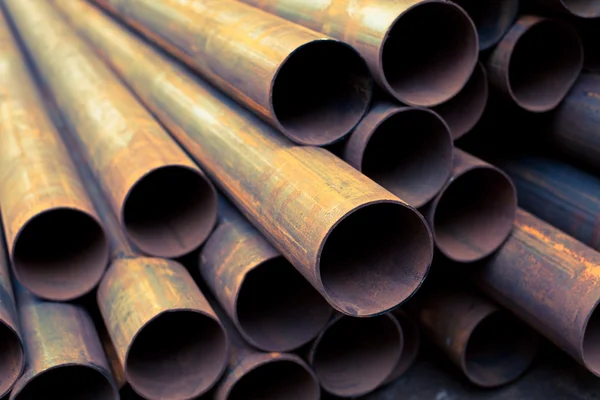 Виробництво промислових залізних труб і сталевих труб — стокове фото
