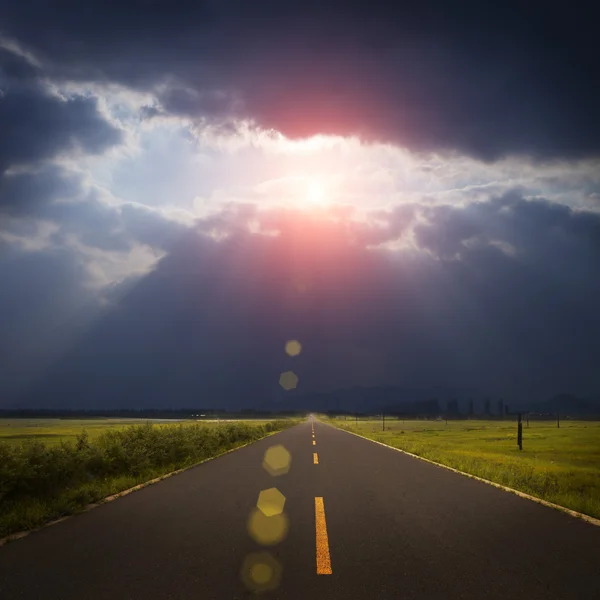 Landscape road, clouds and god ray — Stock Photo, Image