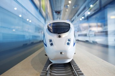 yüksek hızlı hızlı tren