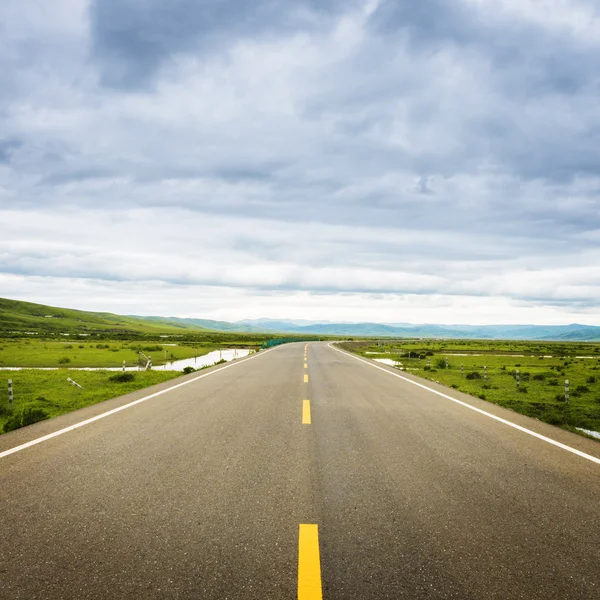 High speed road with cloud — Stock Photo, Image