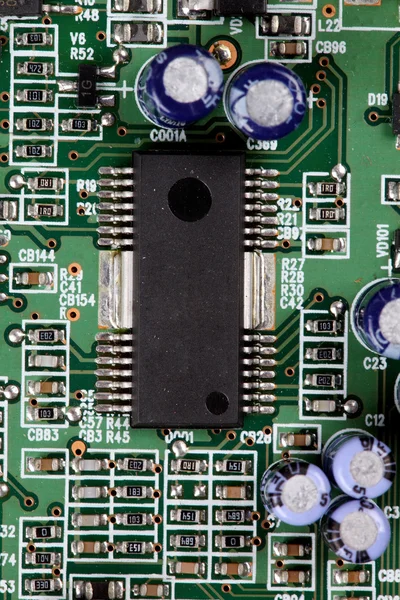 전자 회로 기판을 연결하는 모습 — 스톡 사진