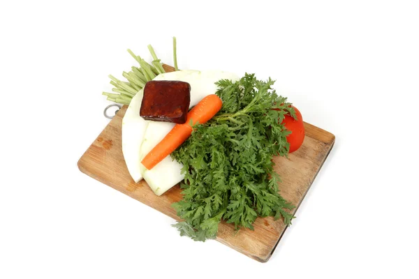 Vegetables on hopping block with white background — Stock Photo, Image