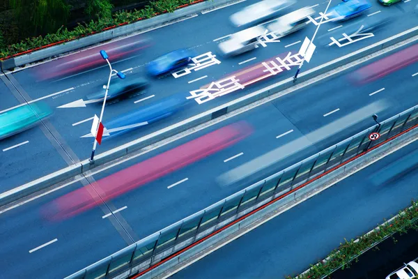 Tráfico con desenfoque coche de movimiento — Foto de Stock