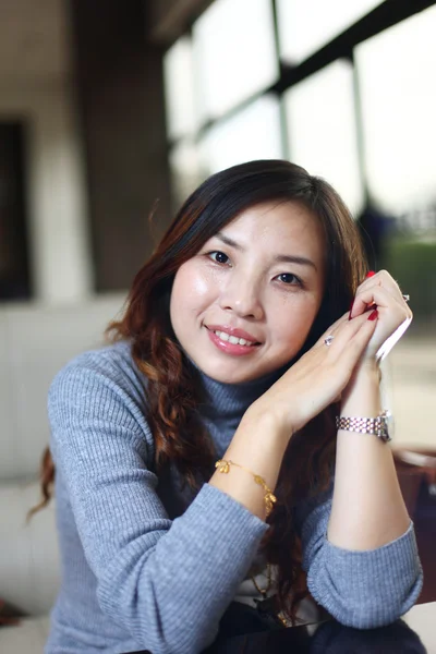 微笑的亚洲业务女士 — 图库照片