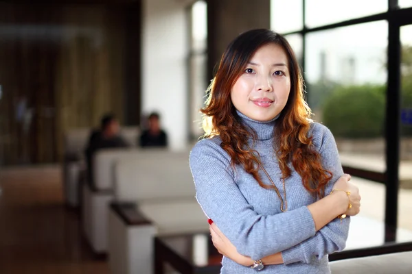 Sorridente asiatico business donna — Foto Stock