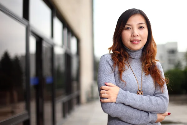 Sorridente asiatico business donna — Foto Stock