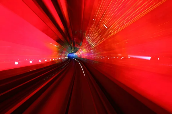 Moviéndose en túnel con luz borrosa — Foto de Stock