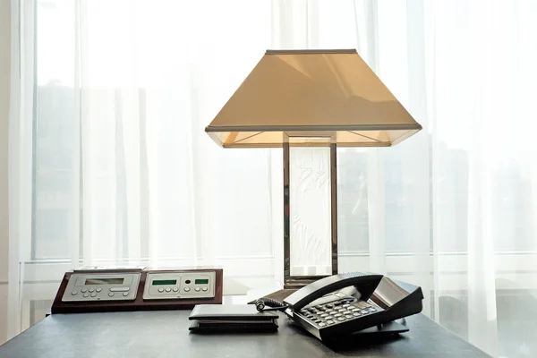 Vieja lámpara de mesa de moda — Foto de Stock