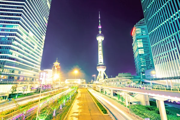 The light trails on the modern building background — Stock Photo, Image