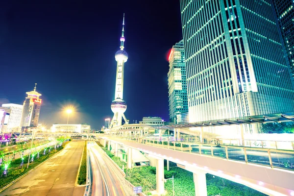 The light trails on the modern building background — Stock Photo, Image