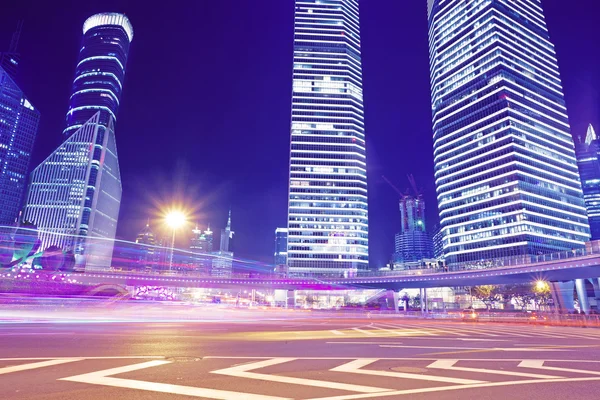 The light trails on the modern building background — Stock Photo, Image