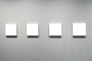 Müzesi'nde boş çerçeveler