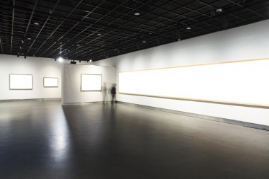 Müzesi'nde boş çerçeveler