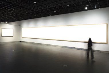 Müzesi'nde boş çerçeveler