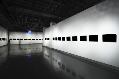 Müzesi'nde boş çerçeveler