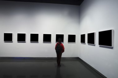 Müzesi'nde boş çerçeveler