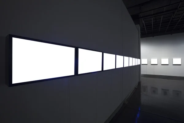 美術館の白い壁にフレーム — ストック写真