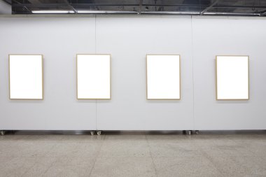 Müzesi'nde boş çerçeveler