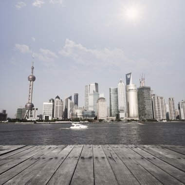 manzara ile ahşap yerde shanghai