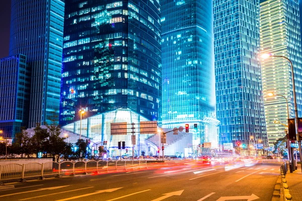 Modern şehrin gece sahnesi — Stok fotoğraf