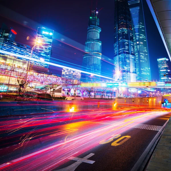 Modern şehrin gece sahnesi — Stok fotoğraf