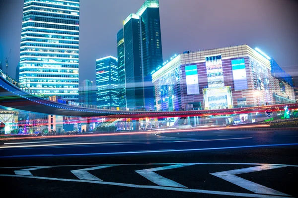 Nacht scene van de moderne stad — Stockfoto