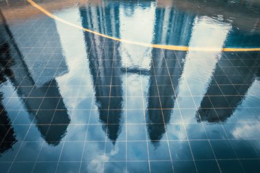 Kuala Lumpur - 15 Şubat: Petronas İkiz Kuleler görünümünü Tarih 1 Şubat