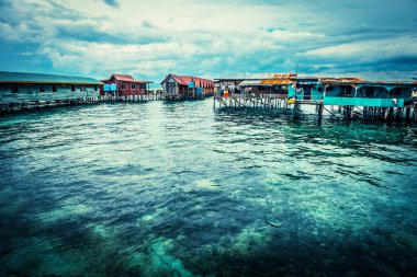 su üzerinde bungalov