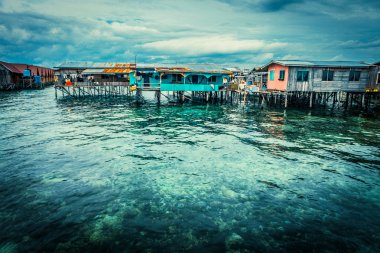 su üzerinde bungalov