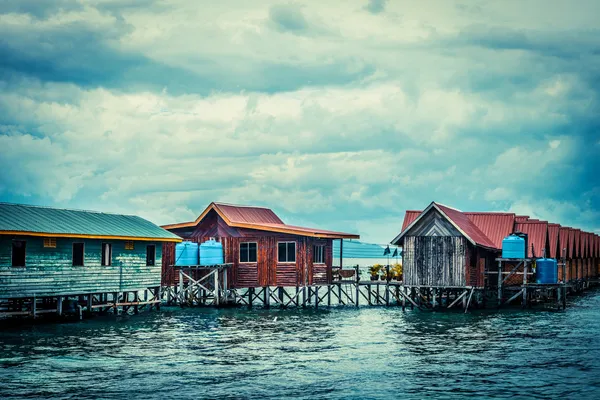 Su üzerinde bungalov — Stok fotoğraf