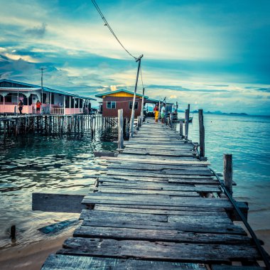 su üzerinde bungalov