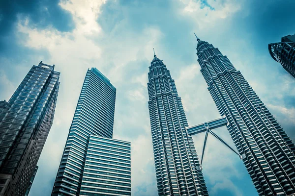 Kuala Lumpur - 15 Feb: Weergave van de Petronas Twin Towers op 1 februari — Stockfoto