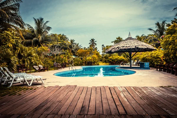 Hotel à beira-mar tropical — Fotografia de Stock