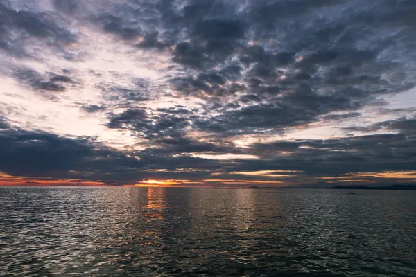 Havet med solnedgång — Stockfoto