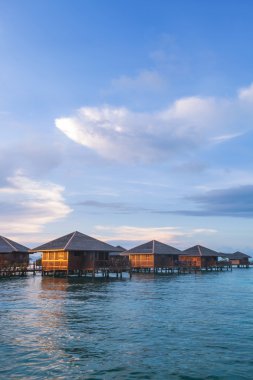 su üzerinde bungalov