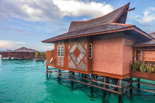 Over water bungalow met bule sky — Stockfoto