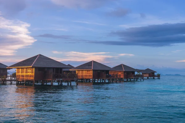 Over water bungalow met bule sky — Stockfoto