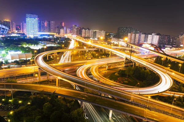 Paso elevado con luz de movimiento — Foto de Stock