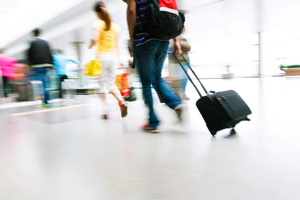 Motion blurred commuters At the Subway Station — Stock Photo, Image