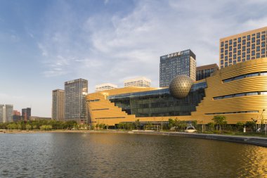 gün batımı ile modern binalar