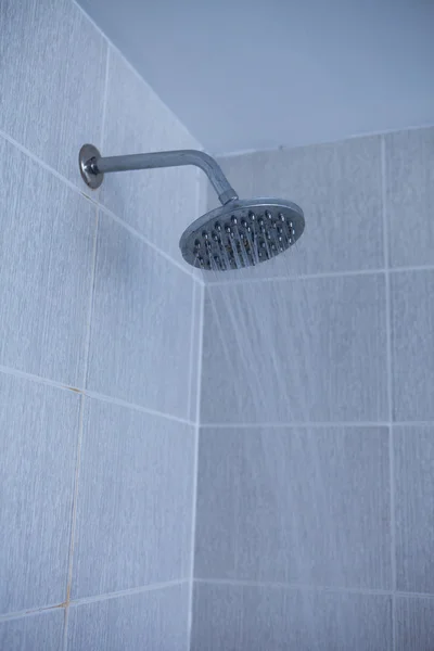 Sprchová hlavice s proud vody — Stock fotografie