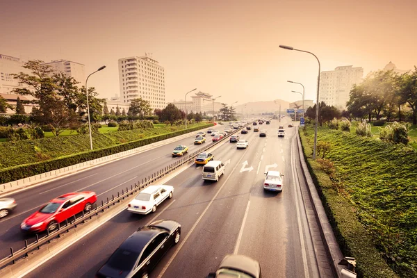 Şehir içinde sivil trafik — Stok fotoğraf