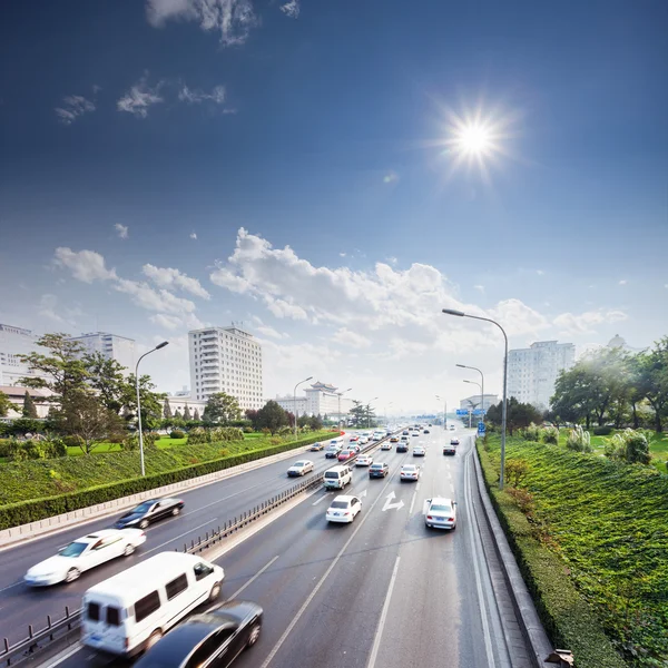 Şehir içinde sivil trafik — Stok fotoğraf