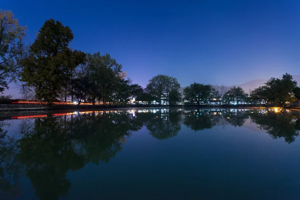 Night scence of quiet lake — Stock Photo, Image