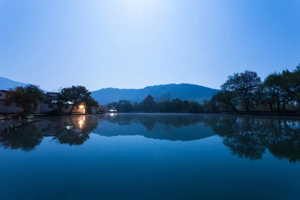 Night scence of quiet lake — Stock Photo, Image