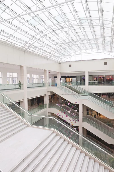 Escalator in shopping mall — Stock Photo, Image